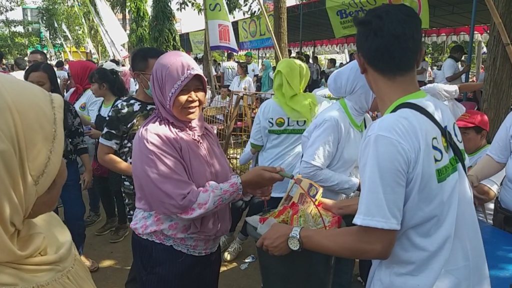 Solo Berbagi Selamanya membagikan 13 ribu paket sembako.