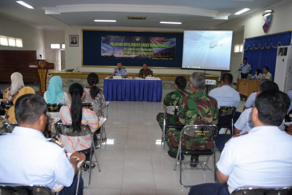 anud Adi Soemarmo Gelar Pelatihan HOTS