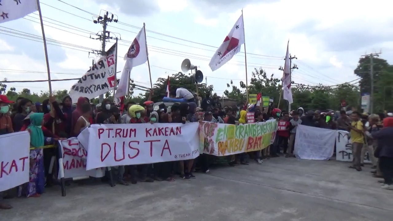 Ribuan Orang Demo Tuntut PT Rum Tutup