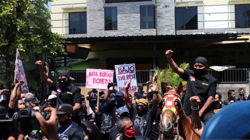 Pasangan Calon Walikota dan Wakil Walikota Solo dari jalur independen, Bagyo Wahyono dan FX. Suparjo atau Ba-Jo, Minggu (6/9/2020) siang, mendaftar ke KPU.