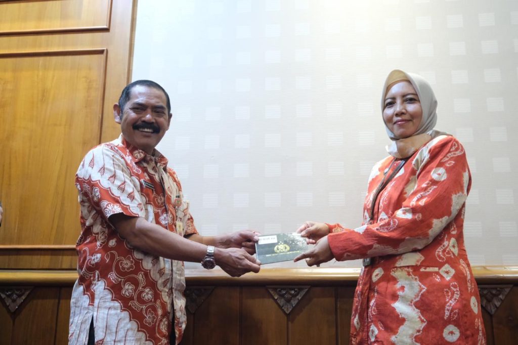 Pemkot Hibahkan Mobil