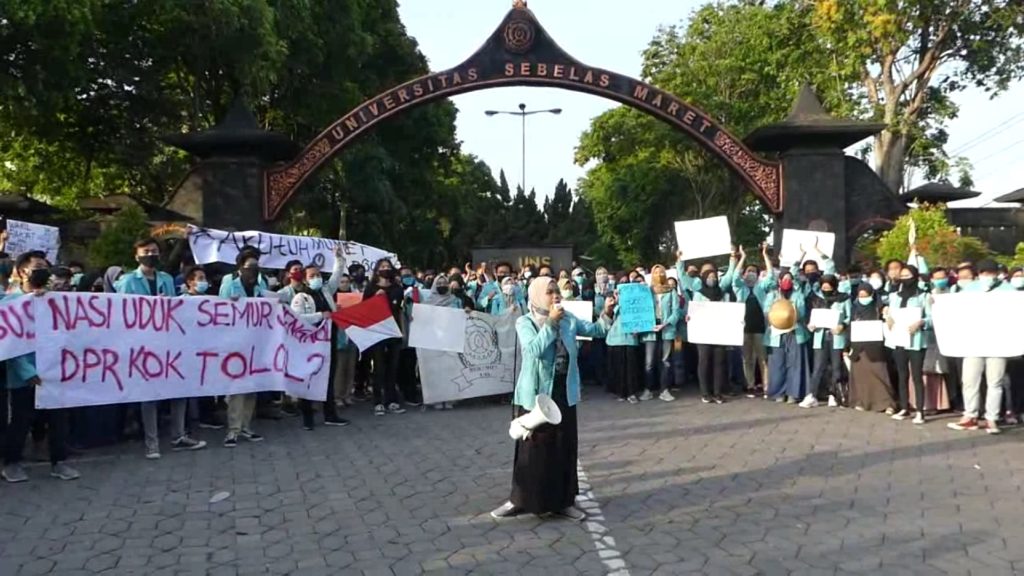 Mahasiswa UNS Tolak Disahkannya UU Cipta Kerja