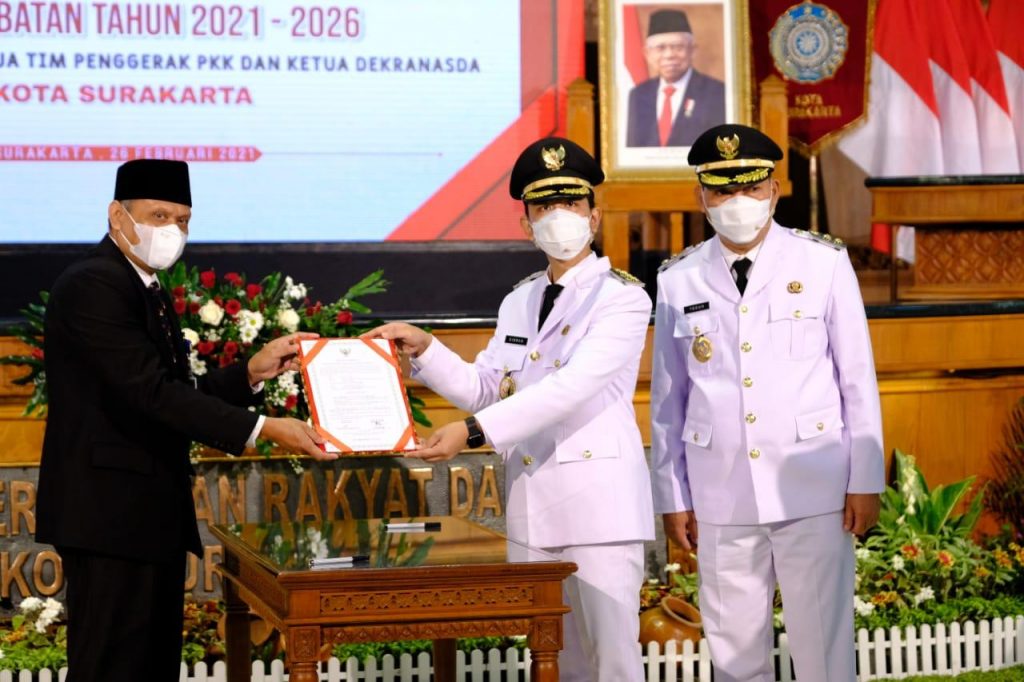 Gubernur Jateng Lantik Gibran-Teguh secara Virtual