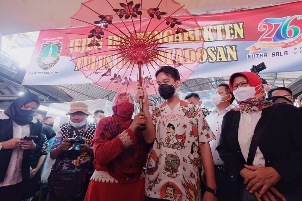 Walikota Surakarta Gibran Rakabuming Raka kunjungi Pasar Gede