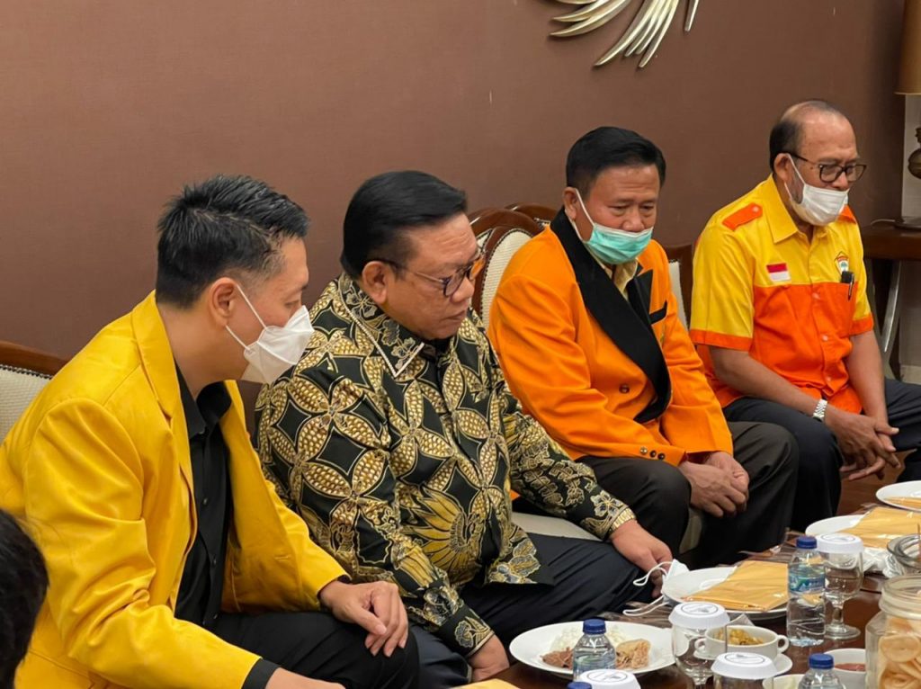 Henry Indraguna Mubes Kosgoro 1957 di Cirebon Sah di Luar itu Ilegal