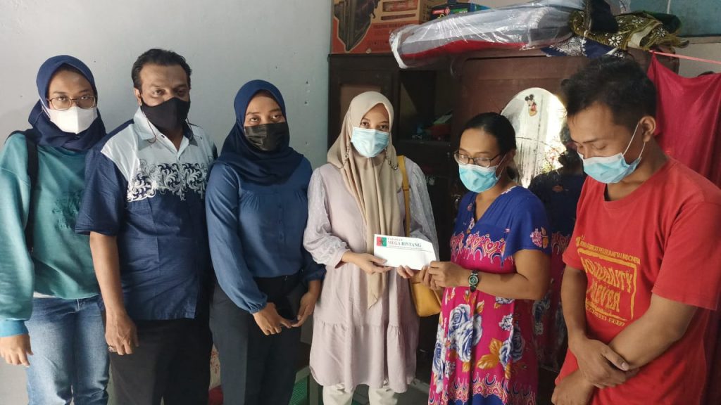 Mega Bintang Peduli kepada Bayi Lahir Tanpa Tempurung Kepala