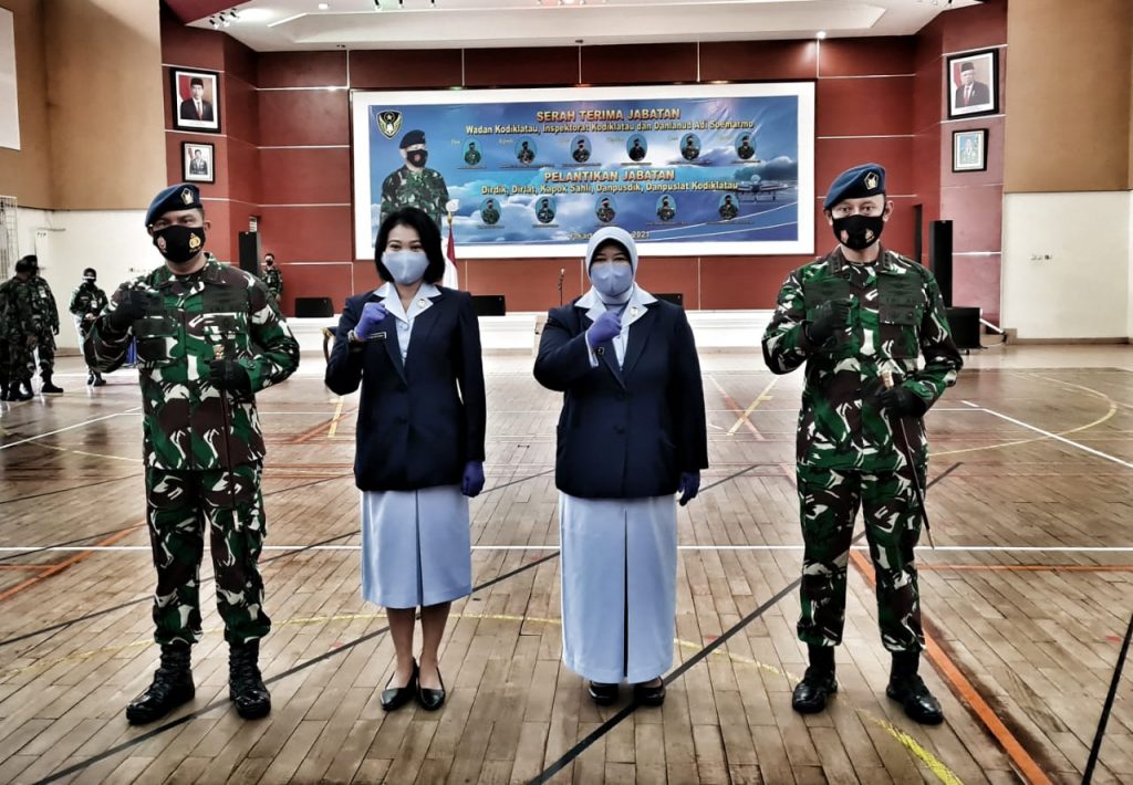 Serah terima jabatan Komandan Lanud Adi Soemarmo dari Kolonel Nav I Nyoman Suadnyana kepada Kolonel Pnb Agus Setiawan