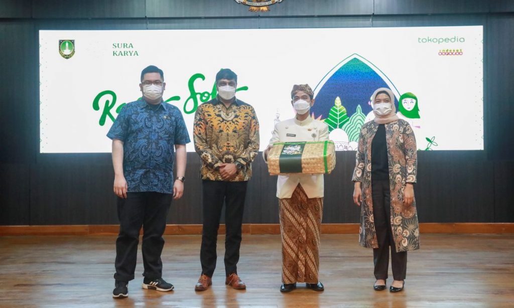 Walikota Solo Gibran meluncurkan Rasa Solo, hasil kolaborasi Surakarya dengan Tokopedia dan Indosat.