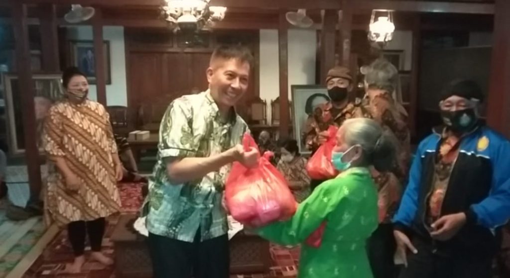 LDA Keraton Surakarta Bagikan Bingkisan Lebaran