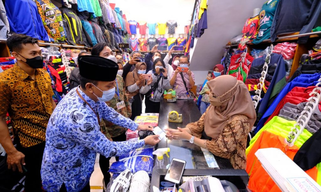 Walikota Solo Gibran Kembalikan Uang Warga Gajahan
