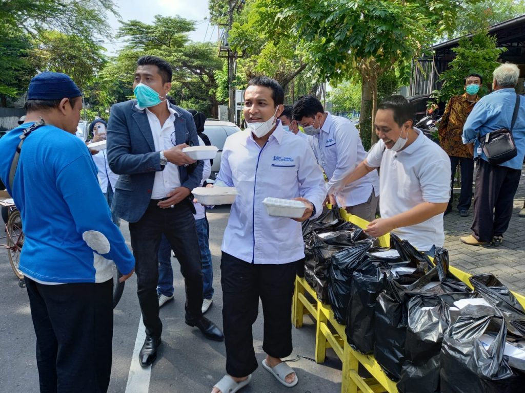 DPC Peradi Kota Surakarta Gelar Sedekah Nasi Jumat