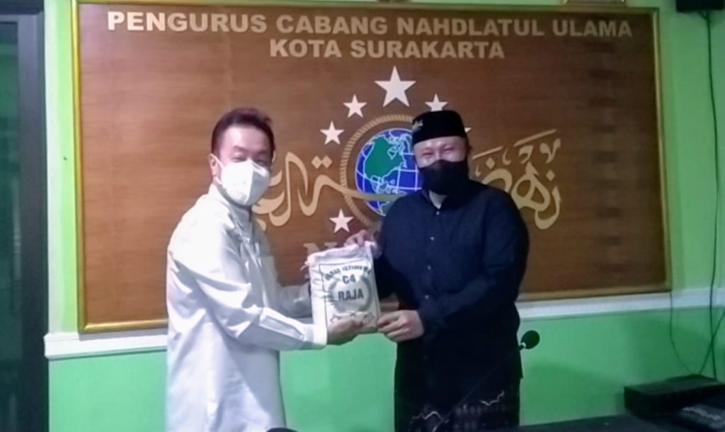 Tri Joko Santoso salurkan bantuan PPKM ke PC Nu Solo