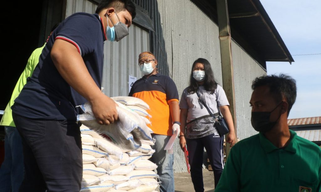Yayasan Budha Tzu Chi Beri Bantuan 10.000 Karung Beras