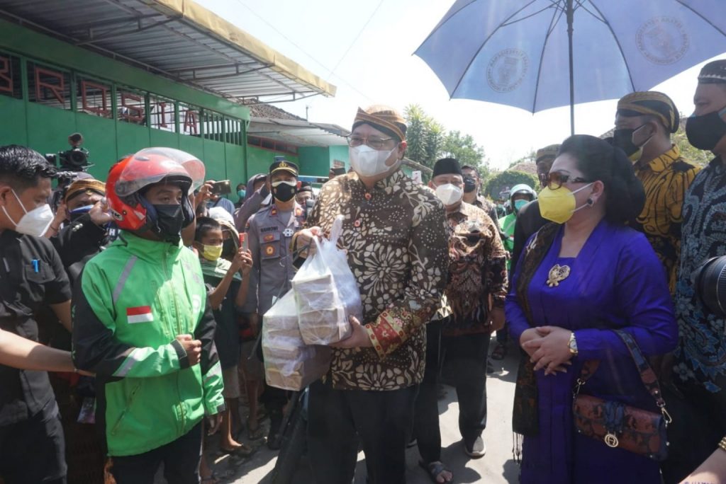 6 Ton Apem Yaqowiyyu Disebar dengan Jasa Ojol
