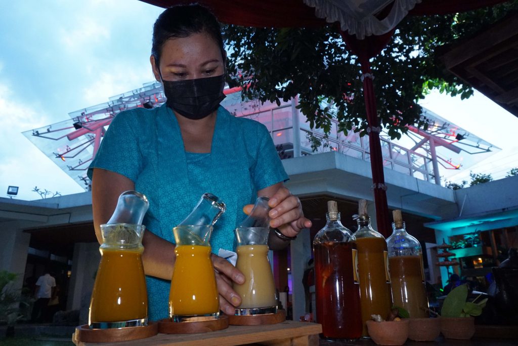 Peserta Lomba Meracik Jamu