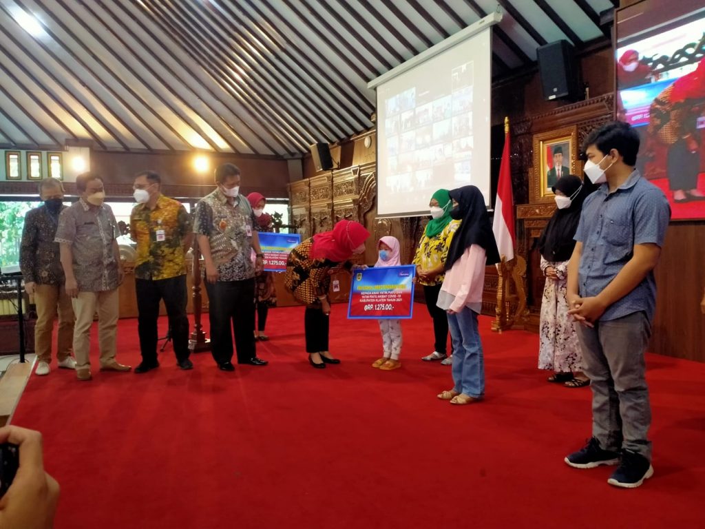 Bupati Klaten serahkan bantuan