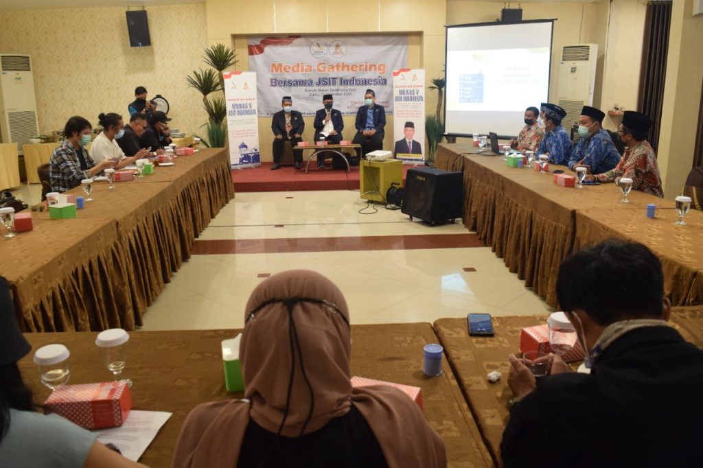 Panitia Munas V JSIT Indonesia bersama wartawan