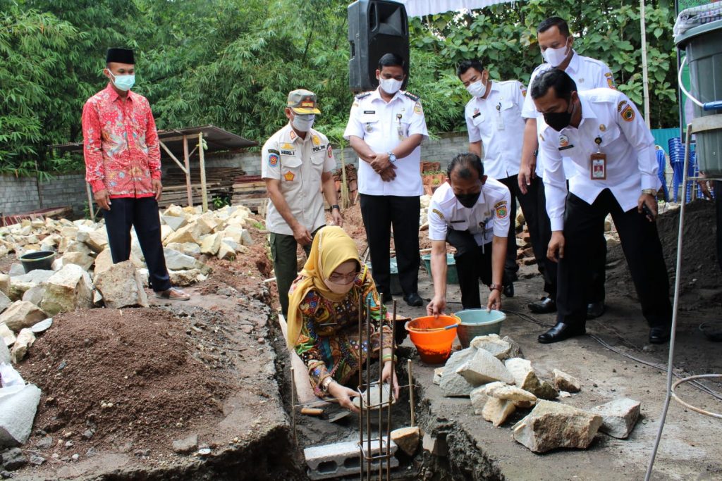 Bupati Sukoharjo, Etik Suryani di Weru