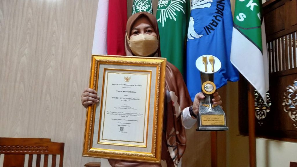 Kepala Sekolah Hj Sri Sayekti SPd MPd