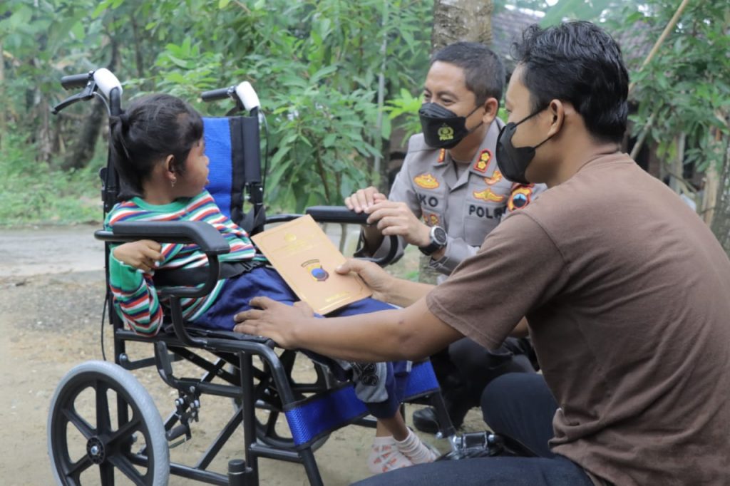 Polres Klaten Bantu Kursi Roda