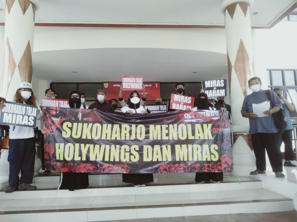 Warga Grogol Tolak Pendirian Holywings