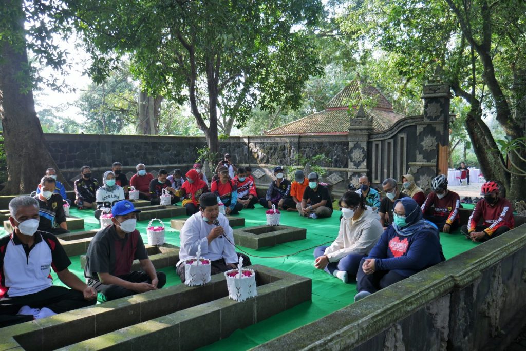 Bupati Sragen Ziarahi Makam Pangeran Sukowati