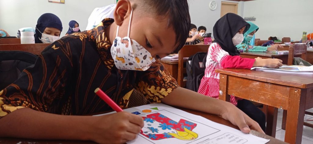 Kenalkan Nilai-Nilai Toleransi Lewat Batik