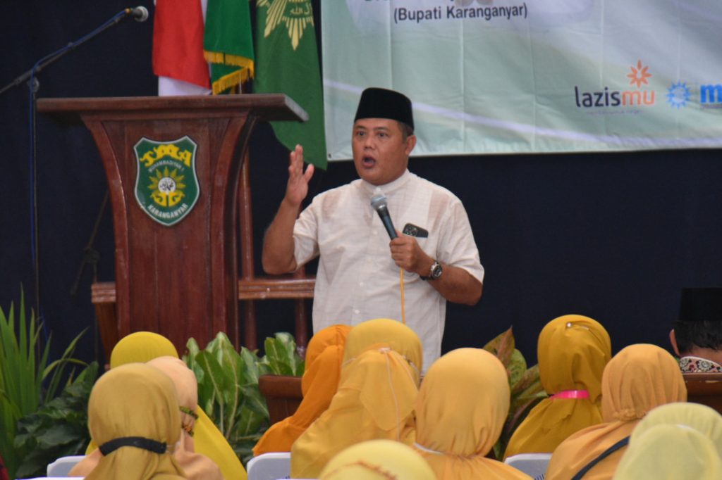 Bupati Karanganyar Juliyatmono di acara Aisyiyah