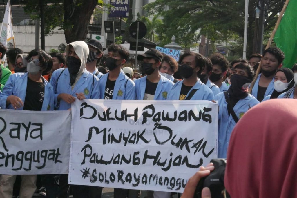 Ribuan mahasiswa Solo demo