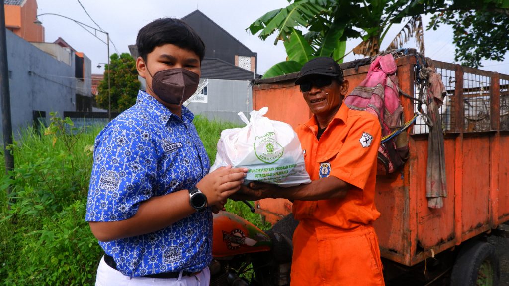 Siswa SMP Muh PK Berbagi