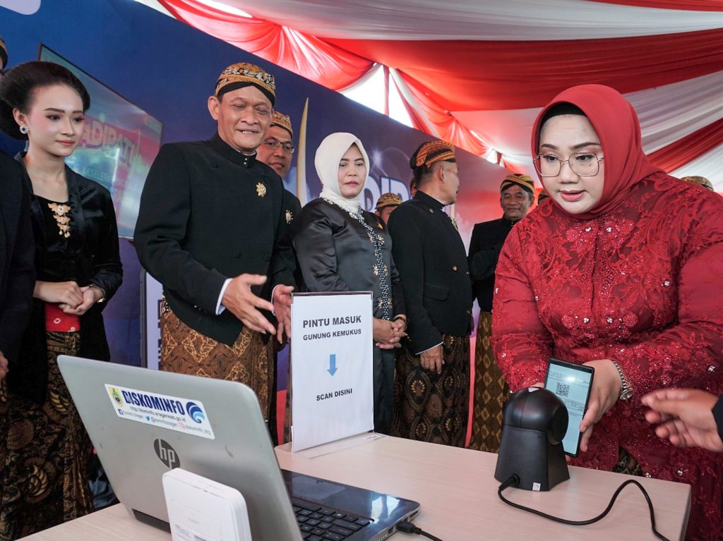 Bupati Sragen, dr. Kusdinar Untung Yuni Sukowati