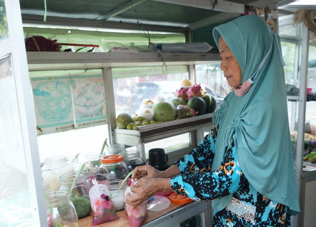 Es Buah Legendaris Bu Darwito