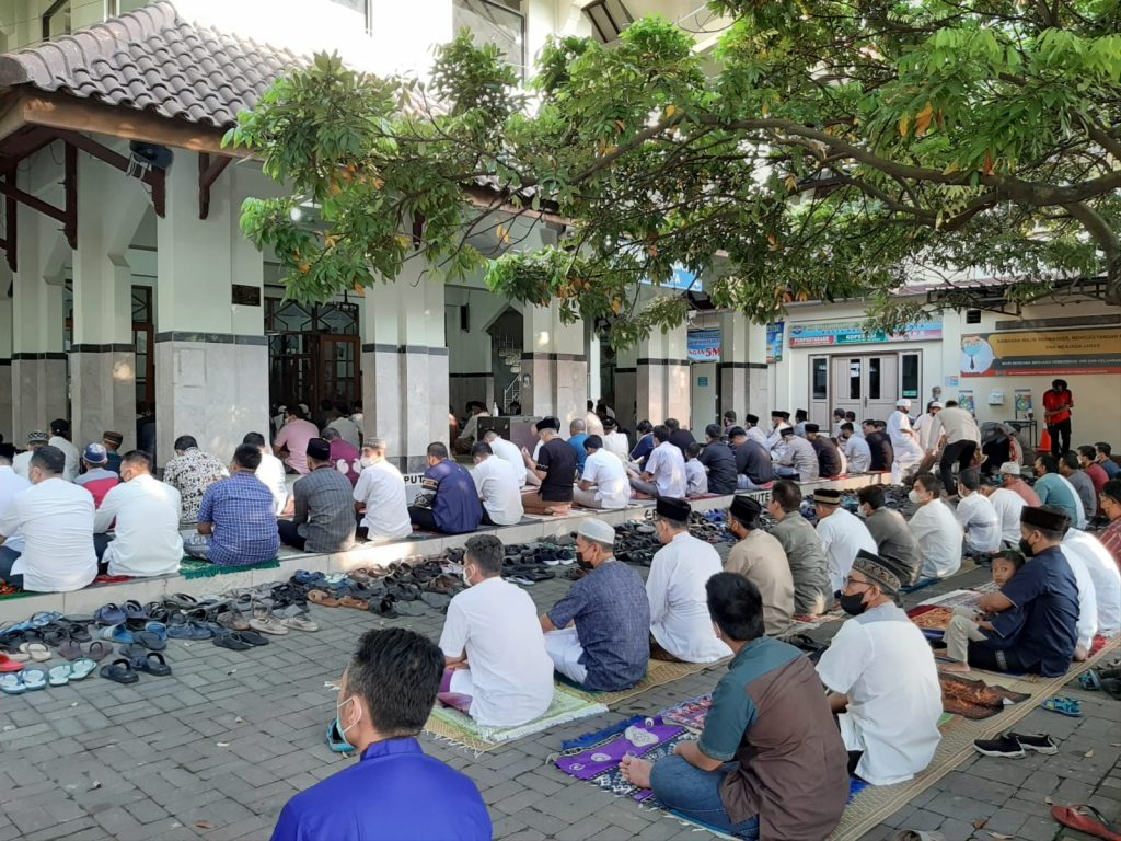 Jamaah sholat id Masjid Kottabarat