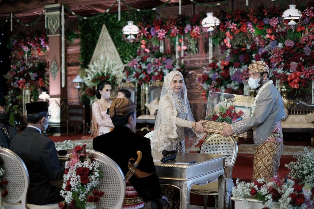 Ketua MK, Anwar Usman dan Idayati