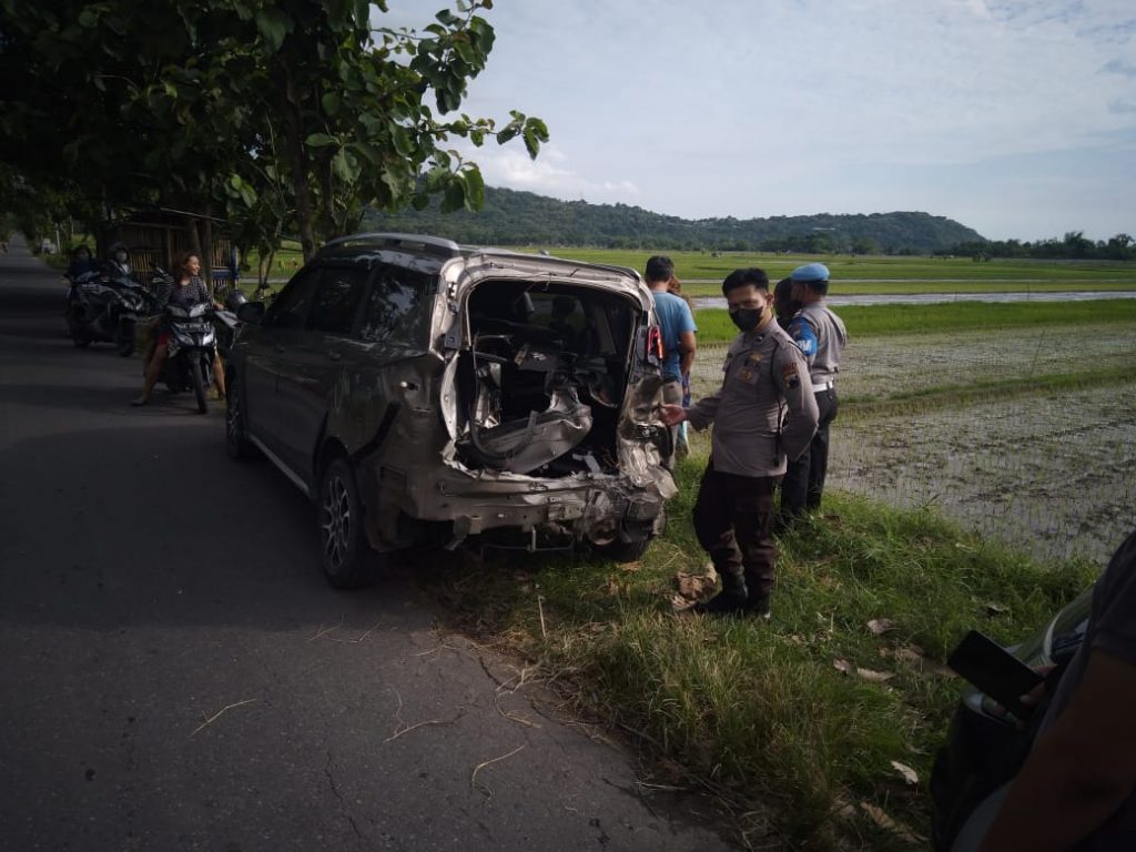 Mobil ditabrak kereta di Klaten