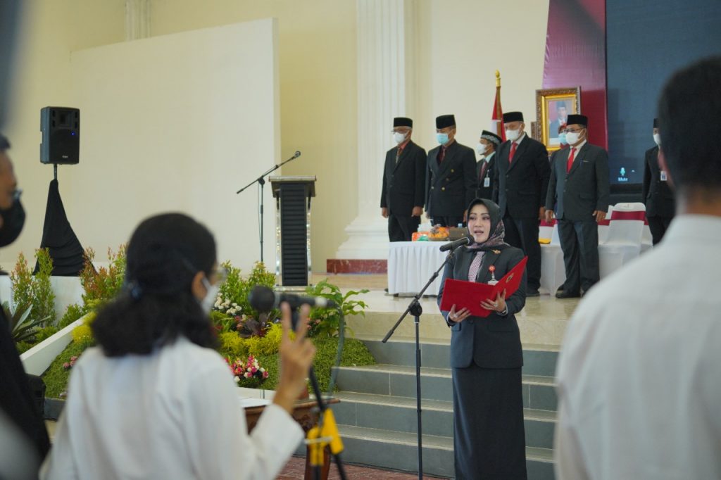 Sri Mulyani Lantik 1.977 Pegawai Guru