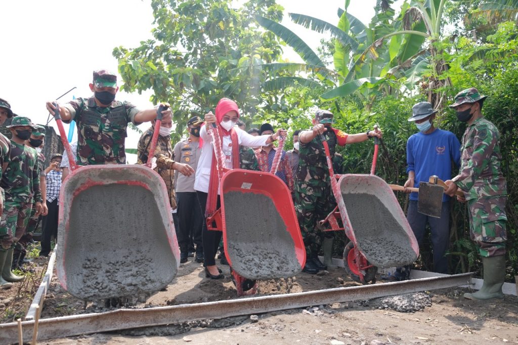 TNI Manunggal Membangun Desa di Klten