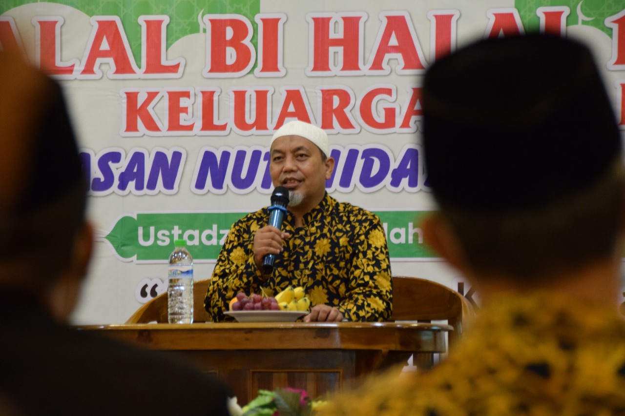 Ustadz Dr. H. Hanifullah Syukri, M.Hum