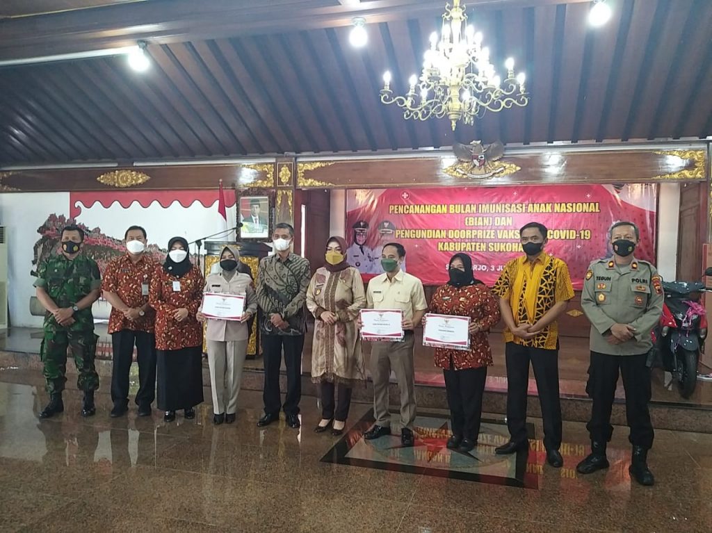 Bupati Sukoharjo beri penghargaan