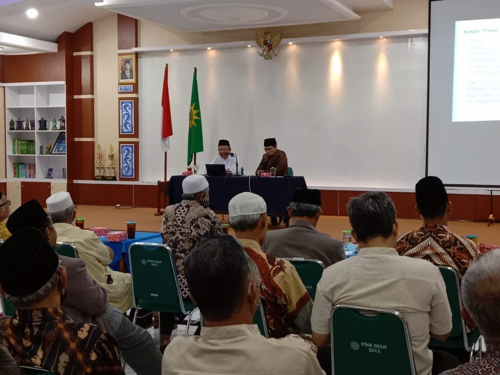 Ketua PDM Kota Surakarta Drs H Teguh MPd
