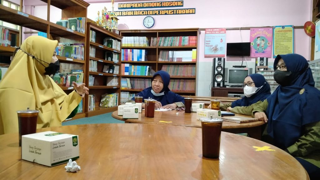 MTs Muhammadiyah I studi banding ke SD Muh 1 Solo