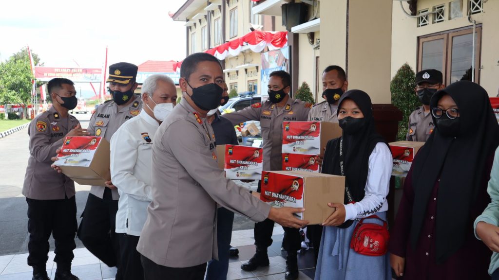 Polres Klaten mengadakan bakti sosial religi