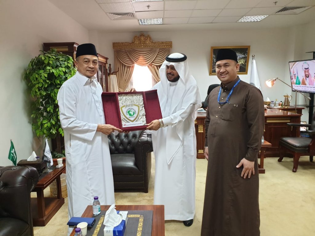 Ketua Umum Jalinan Alumni Timur Tengah Indonesia