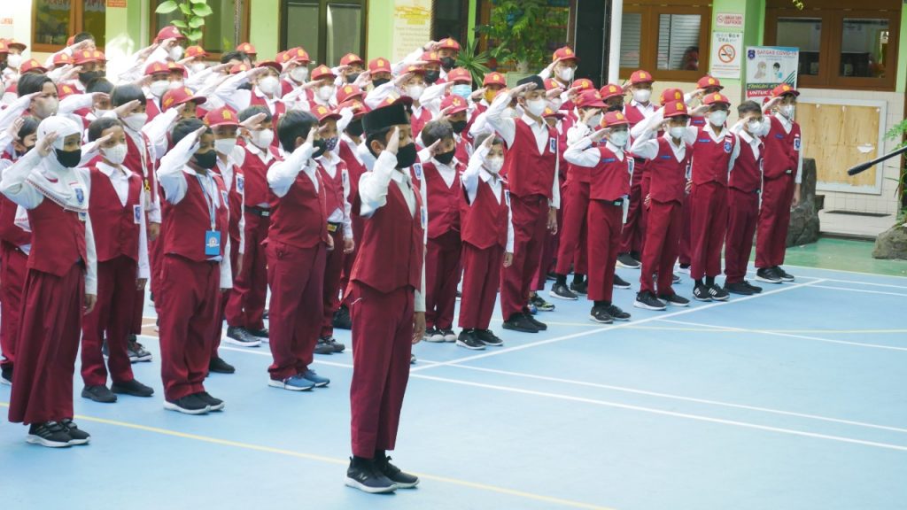 Siswa SD Muhammadiyah 1 upacara