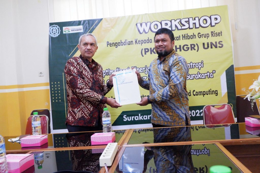 UNS Hibahkan Website dan Aplikasi untuk LAZ Nur Hidayah