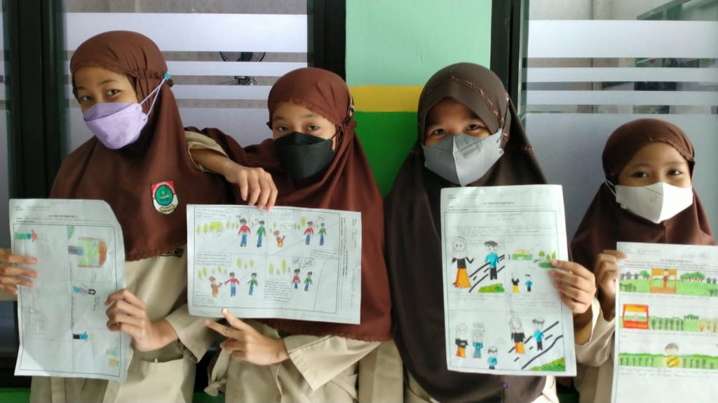 Murid SDIT Nur Hidayah Solo Membuat Cergam