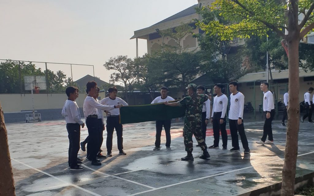 Santri Ngruki latihan upacara