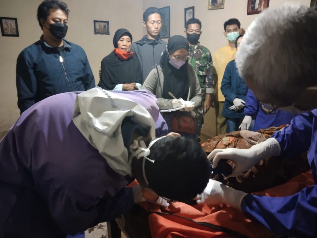 Warga Jatinom tersebur sumur