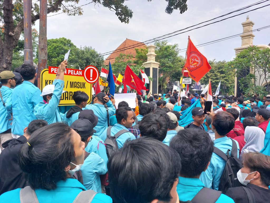 Aksi Mahasisa Solo BBM