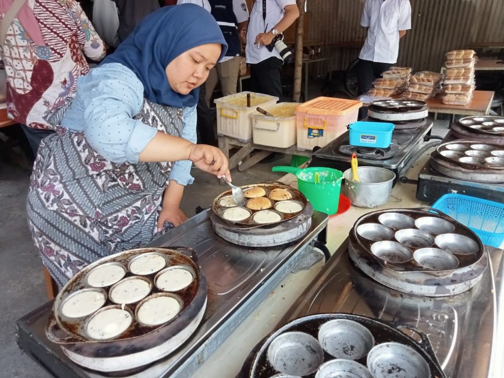 Penjual apem jatinom